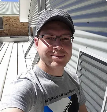 Simon the expert window cleaner in Wollongong
